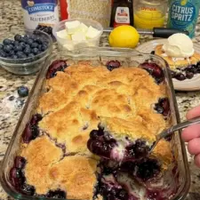 Blueberries & Cream Dump Cake: Juicy, Creamy Bliss!